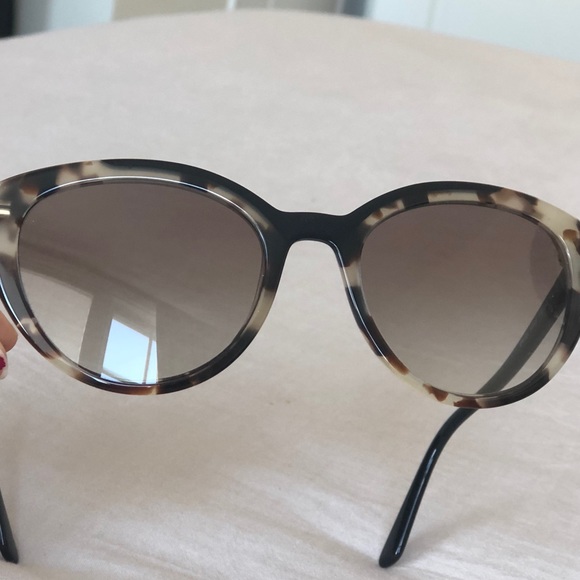 HOST PICK Authentic Prada TortoiseShell Sunglasses - Picture 6 of 11